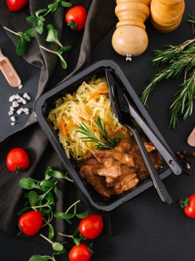 lezzetli haşlanmış et ve taze sebze yakından görmek 