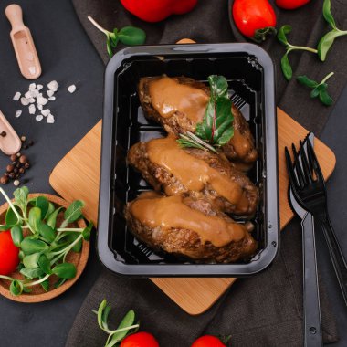 soslu lezzetli pirzola yakından görmek 