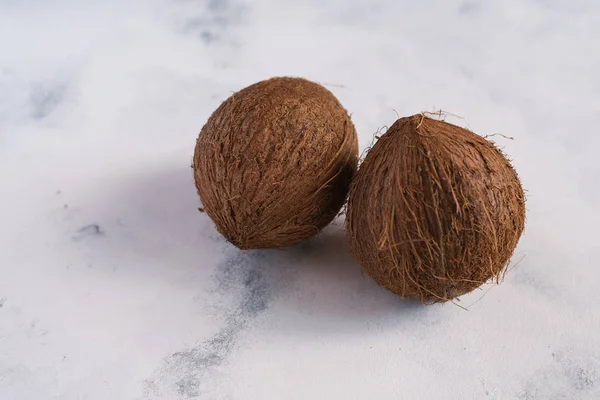 Frutos tropicales coco aislado — Foto de Stock