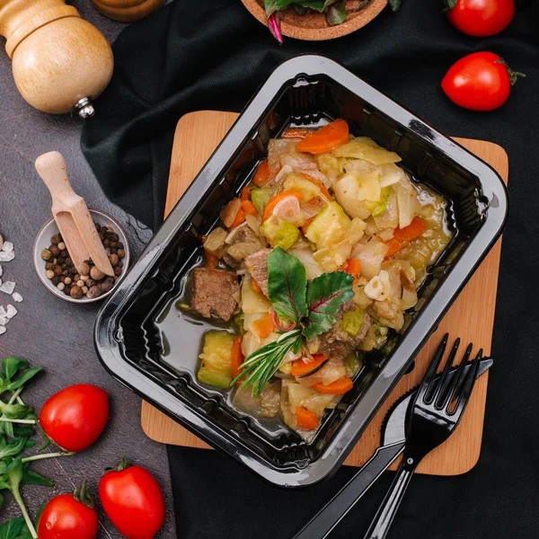 Närbild Läckra Stuvade Kött Med Grönsaker — Stockfoto