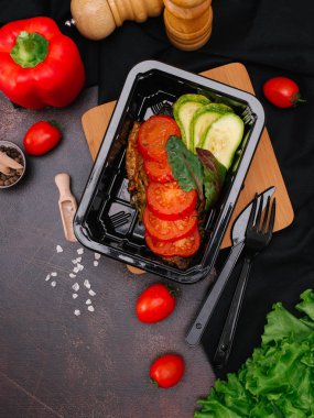 fırında etli domates ve kabak yakından görmek