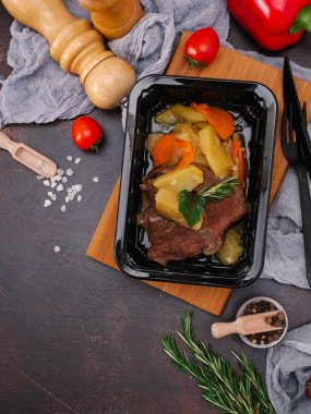 haşlanmış sebzeler ve domuz eti yakından görmek