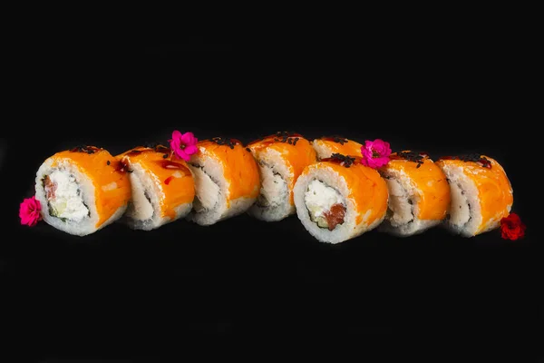 Rolki Sushi Izolowane Czarnym Tle — Zdjęcie stockowe