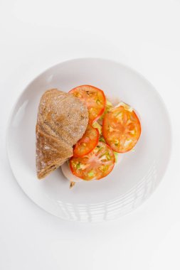 Tabakta somon ve sebze