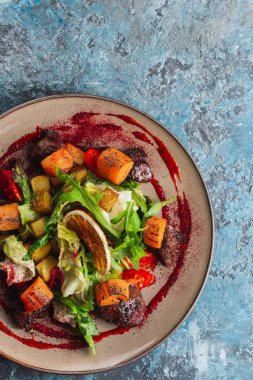 Sebzeli ve otlu kızarmış et