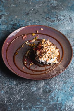 Koyu tabakta lezzetli bir tatlı. 
