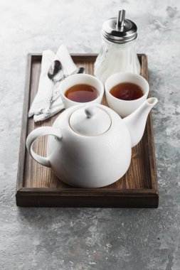 Çaydanlık, çay fincanı, şeker ve kaşık seti