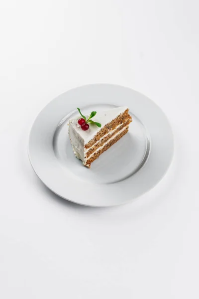 Leckerer Kuchen Auf Weißem Teller — Stockfoto