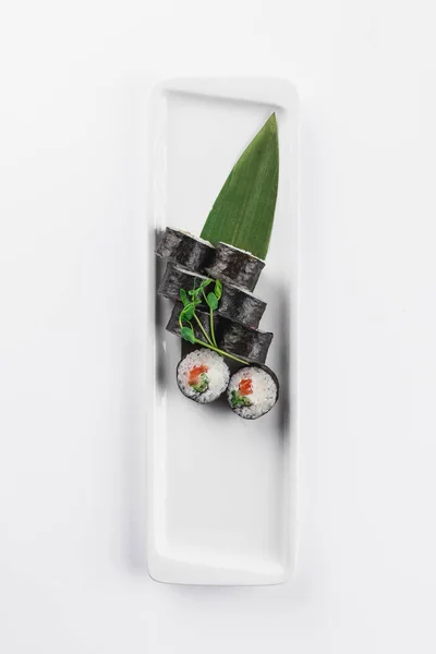 Leckere Sushi Rollen Auf Weißem Hintergrund Japanisches Essen — Stockfoto