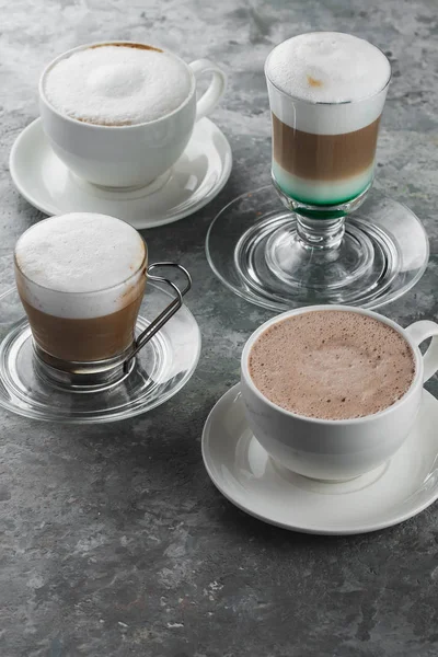 Masanın Üzerinde Bir Fincan Kahve — Stok fotoğraf