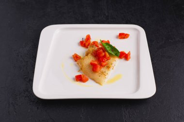 domates soslu salata ve sebze
