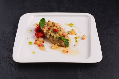 Sebzeli kızarmış tavuk. 