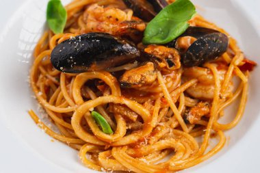 pilav ve deniz ürünleri. 