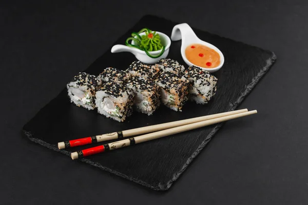 Sushi Ingesteld Donkere Achtergrond — Stockfoto