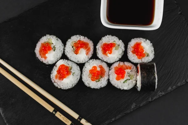 Sushi Definido Fundo Escuro — Fotografia de Stock