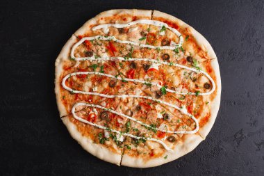 taze yapılmış pizza yakın