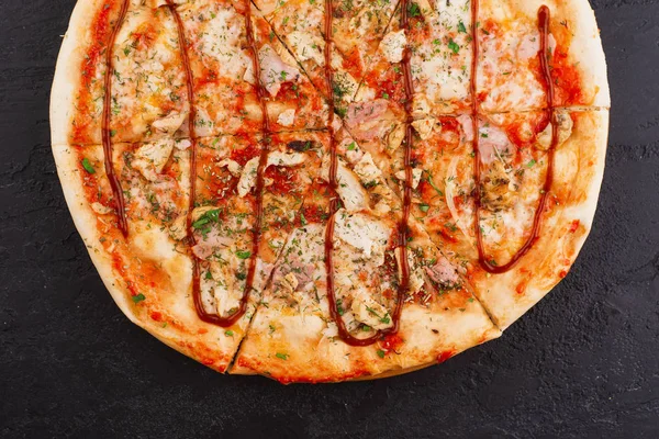 Pizza Recém Feita Perto — Fotografia de Stock