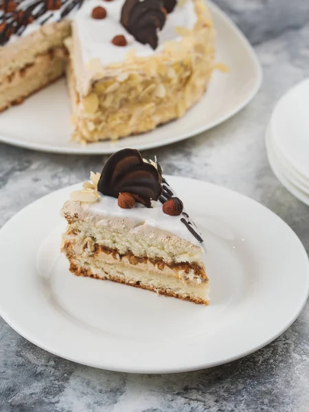 Stück Kuchen Mit Schokoladencreme — Stockfoto