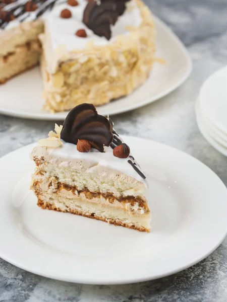 Stück Kuchen Mit Schokoladencreme — Stockfoto