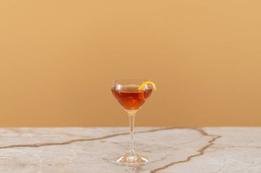 Bardak viski yakın çekim