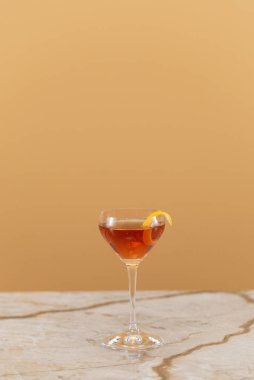 Bardak viski yakın çekim