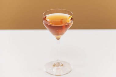 Bardak viski yakın çekim