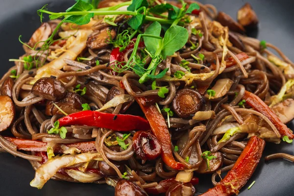 Mein Piatto Tradizionale Cinese Con Tagliatelle All Uovo Verdure — Foto Stock