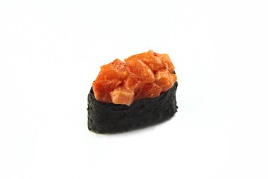 Somon parçalı Gunkan suşisi.