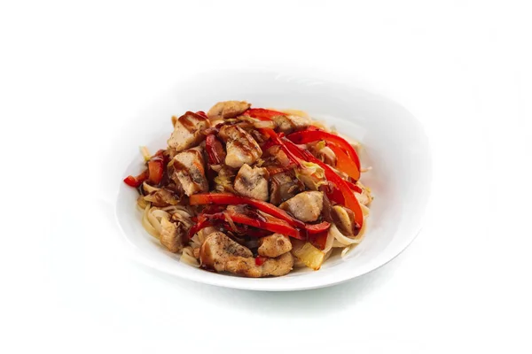 Лапша Жареной Курицей Красной Бумагой Азиатская Еда — стоковое фото