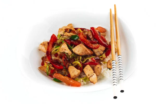 Asiatisches Essen Reis Mit Gebratenen Hühnerstücken Und Gemüse — Stockfoto