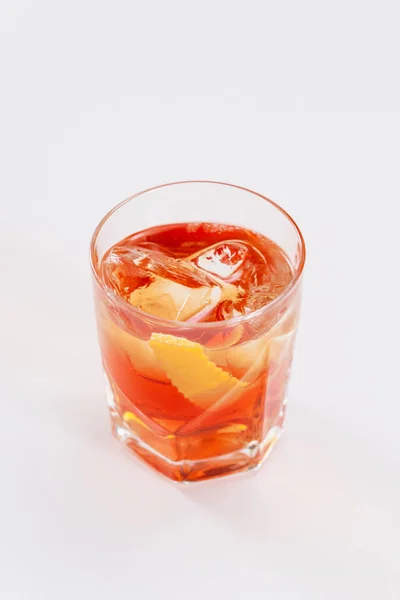Negroni Cocktail Mit Zitrone Und Eis Altmodischen Glas — Stockfoto