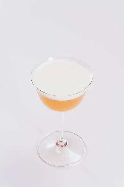 Glas Med Läcker Cocktail Med Skum Ovanpå — Stockfoto