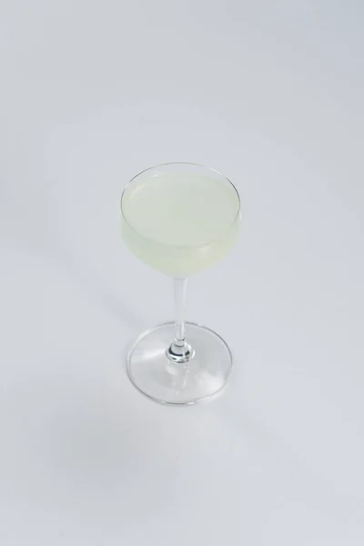 Delicioso Cocktail Cor Branca Com Vodka Gin — Fotografia de Stock