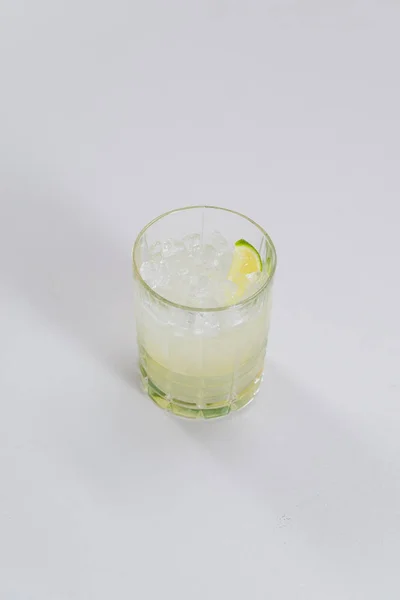 Clásico Cóctel Mojito Con Hojas Lima Menta — Foto de Stock