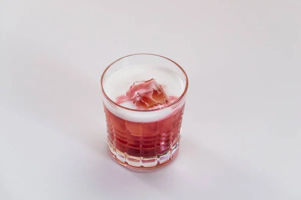 Cocktail Rosso Con Schiuma Dolce Ghiaccio — Foto Stock