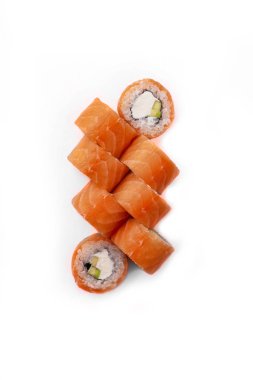 Somon ya da ton balıklı maki börekleri, yakın çekim.