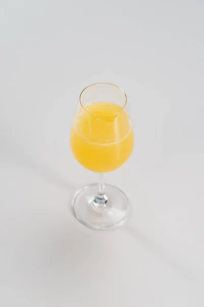 Glas Apelsinjuice Vit Bakgrund — Stockfoto