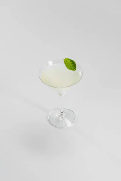 Cocktail Avec Décor Feuilles Menthe Close — Photo