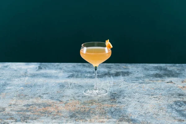 Cocktail Glas Med Apelsinskiva — Stockfoto