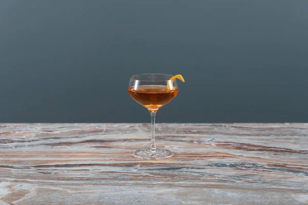 Склянка Віскі Апельсиновим Шматочком — стокове фото