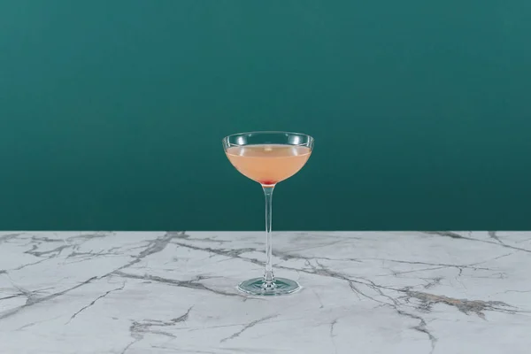 Ποτήρι Ροζ Κοκτέιλ Από Κοντά — Φωτογραφία Αρχείου