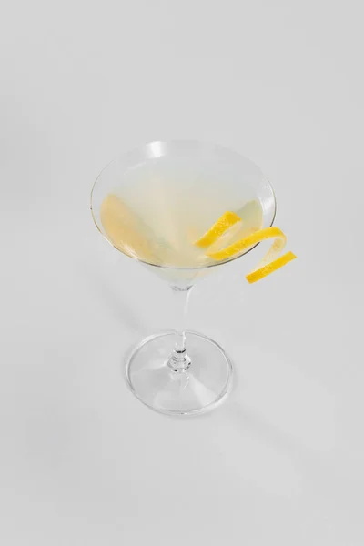 Martini Üvegben Asztalon — Stock Fotó