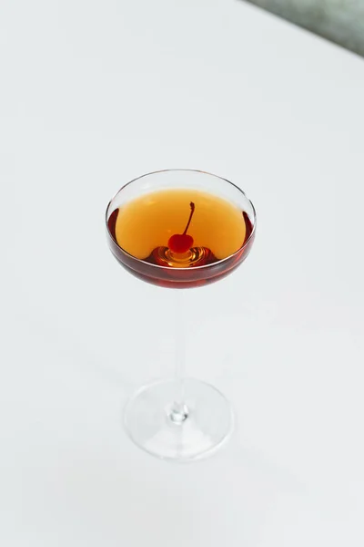 Bicchiere Vino Con Ciliegia — Foto Stock
