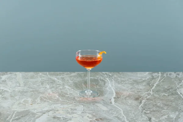 Склянка Алкогольного Коктейлю Мармуровому Столі — стокове фото