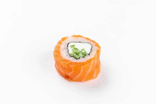 Rollo Sushi Con Salmón Arroz Blanco Queso Crema Aislado Sobre —  Fotos de Stock