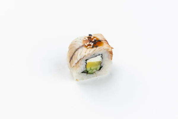 Sushi Roll Con Pesce Riso Bianco Crema Formaggio Isolato Sfondo — Foto Stock