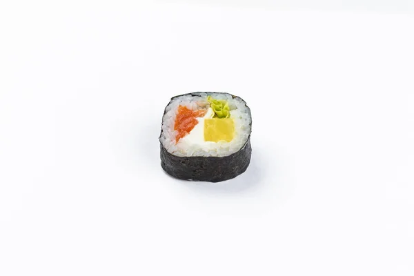 Sushi Roll Con Pesce Riso Bianco Crema Formaggio Isolato Sfondo — Foto Stock