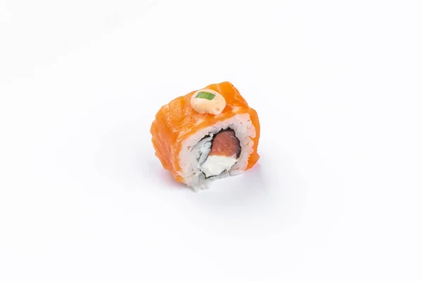 Sushi Roll Con Pesce Salmone Riso Bianco Crema Formaggio Isolato — Foto Stock