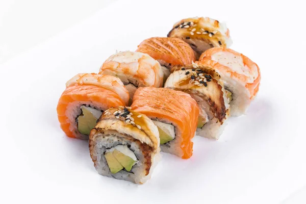 Conjunto Rolos Sushi Salmão Vermelho Com Camarões Queijo Creme Isolado — Fotografia de Stock