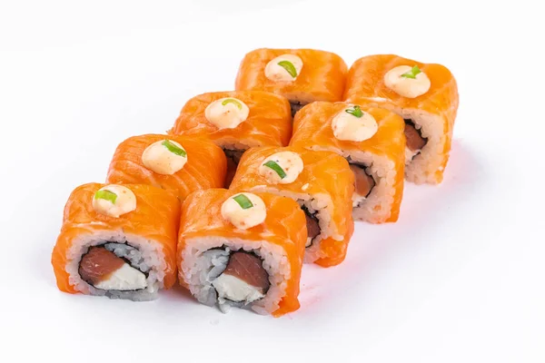 Sada Červených Lososových Sushi Rohlíků Krevetami Smetanovým Sýrem Izolované Bílém — Stock fotografie